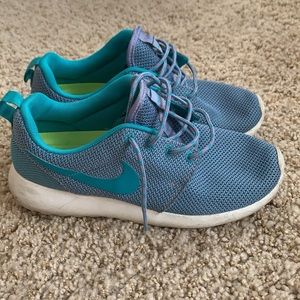 Nike roshes